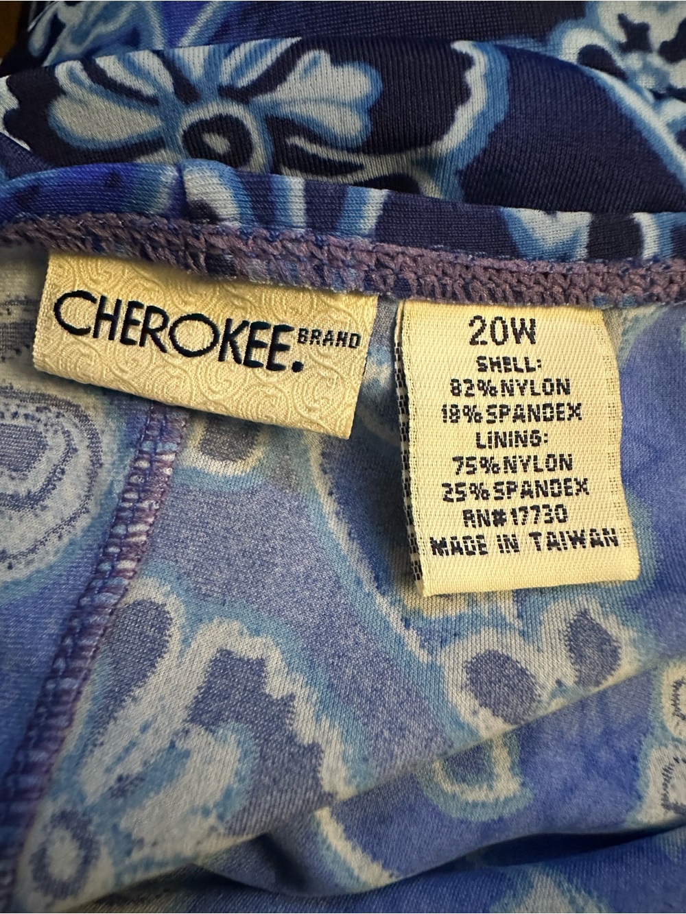 Cherokee Tankini set 24W top & 20W bottoms. Built in soft cup bra. - Picture 5 of 9